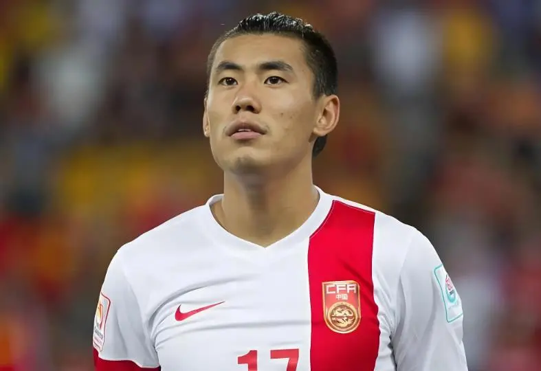 "赛事解读：申花逆转西海岸一役，红牌争议成焦点"