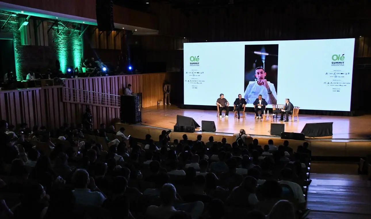 阿根廷世界杯夺冠后：迪马利亚谈生活变化与更衣室温情